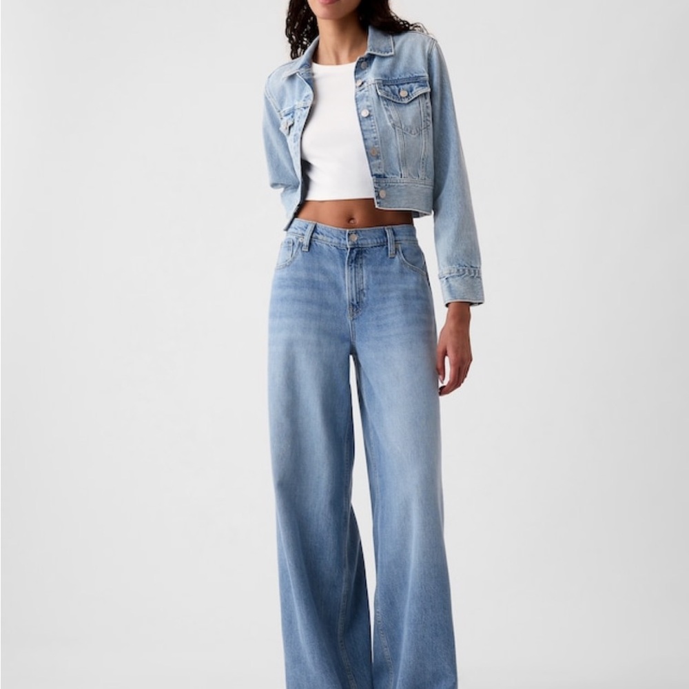 GAP Mid Rise Ultrasoft Baggy Jeans 
Size 8 Light Indigo  soft blue color